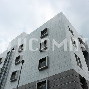 bardage en aluminium / en composite / lisse / en panneaux