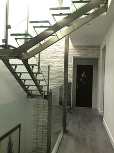 escalier quart tournant / demi-tournant / marche en verre / structure en acier inoxydable
