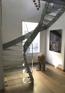 escalier demi-tournant / structure en acier / marche en verre / sans contremarche