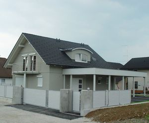 maison préfabriquée / contemporaine / en bois massif / à 2 étages