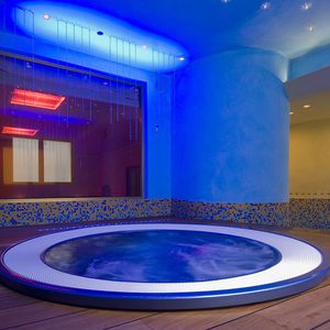 piscine enterrée / en béton / pour centre de bien-être / d'intérieur