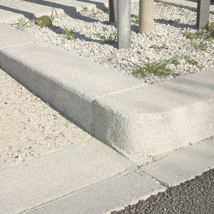 bordure de trottoir / en pierre reconstituée / rectangulaire