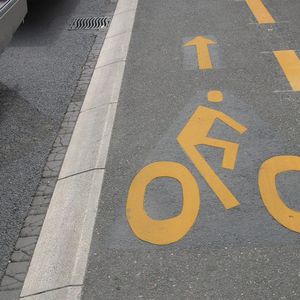 bordure de séparation / en béton / linéaire