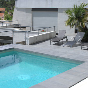 margelle de piscine en béton
