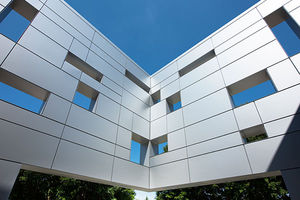 bardage modulaire / en aluminium / lisse / en panneaux