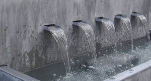 fontaine de jardin / en zinc