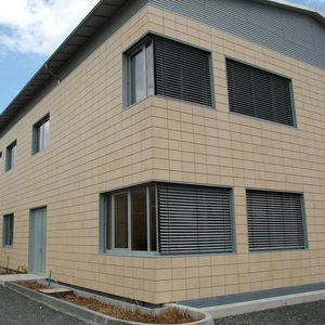 bardage en terracotta / poli / en panneaux / marron