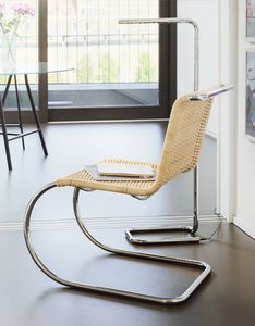 chaise design Bauhaus / en acier / en osier / en cuir