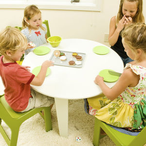 table contemporaine / en polyéthylène / ronde / de jardin