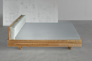 lit simple / contemporain / en bois massif / en cuir