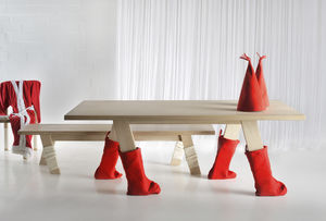 table contemporaine / en bois massif / rectangulaire / sur mesure