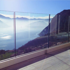 balustrade en verre / en aluminium / à panneau / pour terrasse