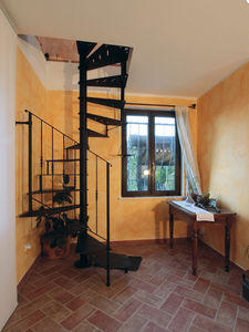 escalier en colimaçon carré / structure en métal / marche en métal / sans contremarche