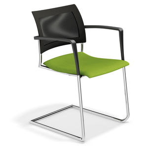 chaise visiteur contemporaine / en tissu / en bois / avec accoudoirs
