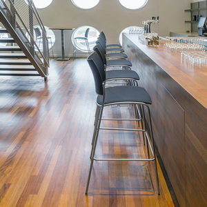 chaise de bar contemporaine / tapissée / empilable / en bois