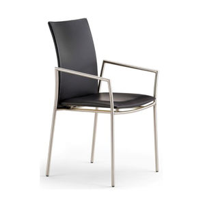 chaise de salle à manger design scandinave / tapissée / avec accoudoirs / en tissu