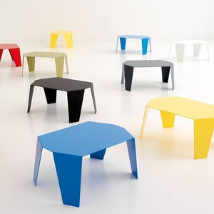 table basse / contemporaine / en tôle d'acier / à usage professionnel