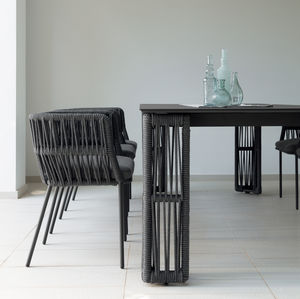 chaise de salle à manger contemporaine / avec accoudoirs / empilable / en métal