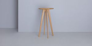 table mange-debout contemporaine / en bois massif / ronde / professionnelle