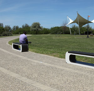 banc public / contemporain / en bois exotique / en acier galvanisé