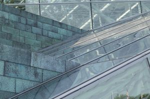 mur-rideau en verre structurel / en métal et en verre