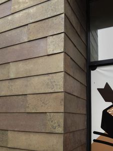 tôle métallique emboutie / en zinc / murale / pour bardage