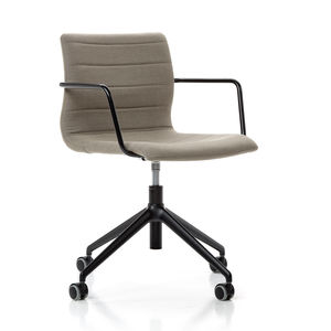 chaise visiteur contemporaine / avec accoudoirs / tapissée / empilable