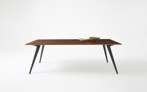 table à manger contemporaine / en chêne / en noyer / en acier