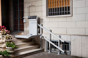 plateforme monte-escalier pour personnes à mobilité réduite / inclinée / d'extérieur