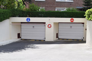 portes de garage basculantes / battantes / en aluminium / automatiques