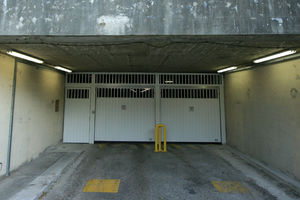 portes de garage basculantes / battantes / pliantes / en acier