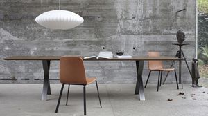 table contemporaine / en chêne / en acier inoxydable / en acier laqué