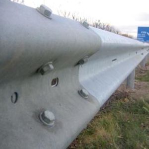 barrière routière / fixe / en acier / en béton