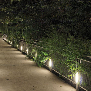 borne d'éclairage de jardin / contemporaine / en aluminium / en aluminium extrudé