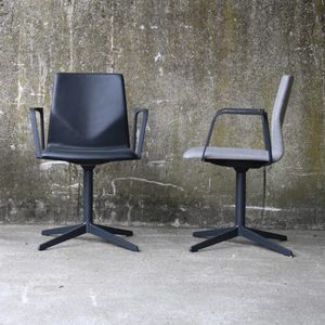 chaise visiteur contemporaine / avec accoudoirs / tapissée / pivotante