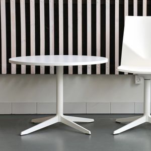 table contemporaine / en stratifié / en aluminium / ronde