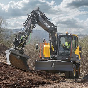 pelle intermédiaire / sur pneus / pour chantier / diesel