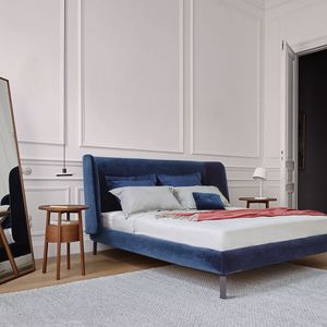 table de chevet contemporaine / en noyer / ovale / avec rangement