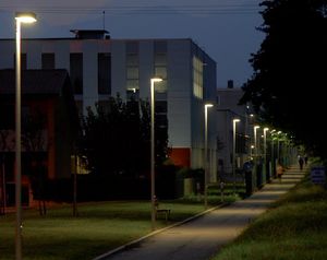 lampadaire de jardin / urbain / contemporain / en inox