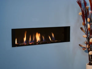 cheminée à gaz / contemporaine / à foyer fermé / à encastrer