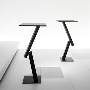 table d'appoint contemporaine / en métal / en MDF laqué / en fer