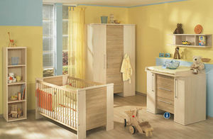 chambre d'enfant blanche / de bébé