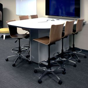 tabouret de bureau en métal / en polyéthylène / professionnel / à roulettes