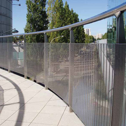 garde-corps en maille m&eacute;tallique EUROSLOT Architecture