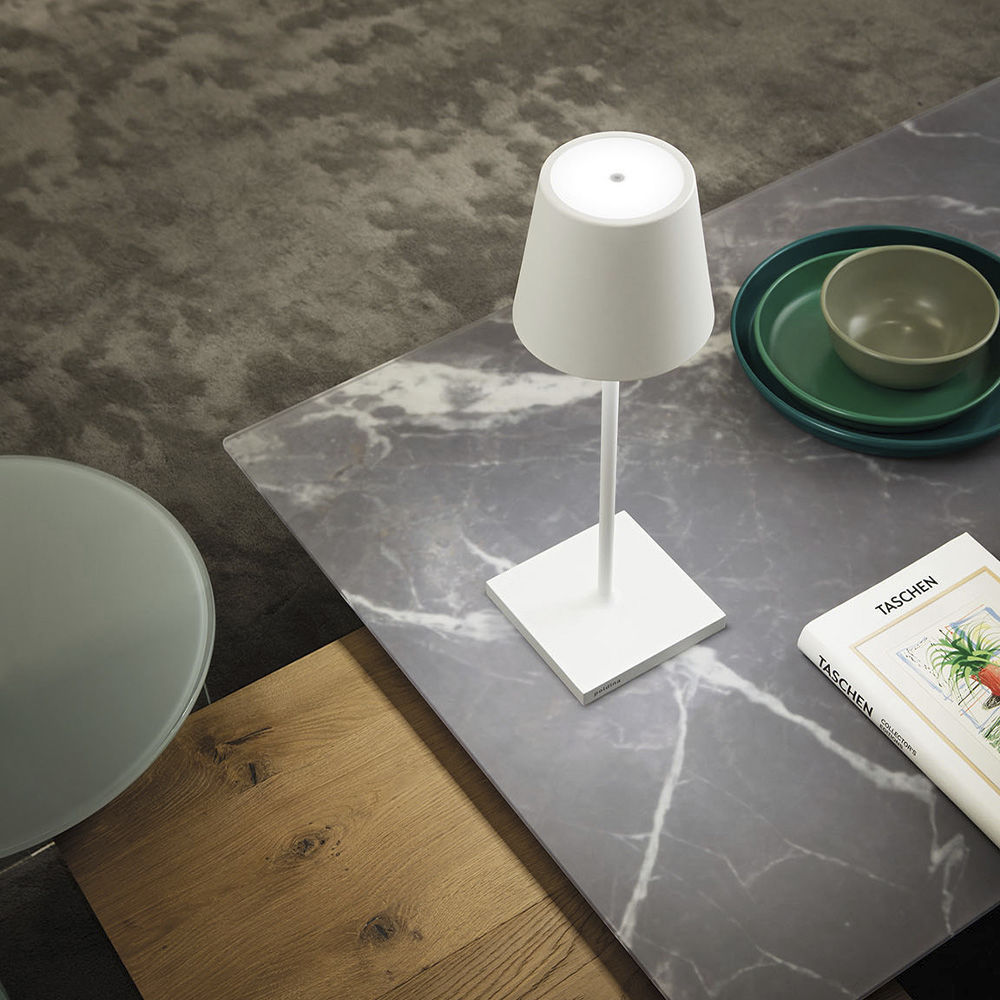 Zafferano Poldina Pro - Lampe De Table LED à Intensité Variable En Aluminium, Protection IP54 Utilisation Interieure Exterieure Base De Chargement Par Contact H38cm Prise Ue Corten