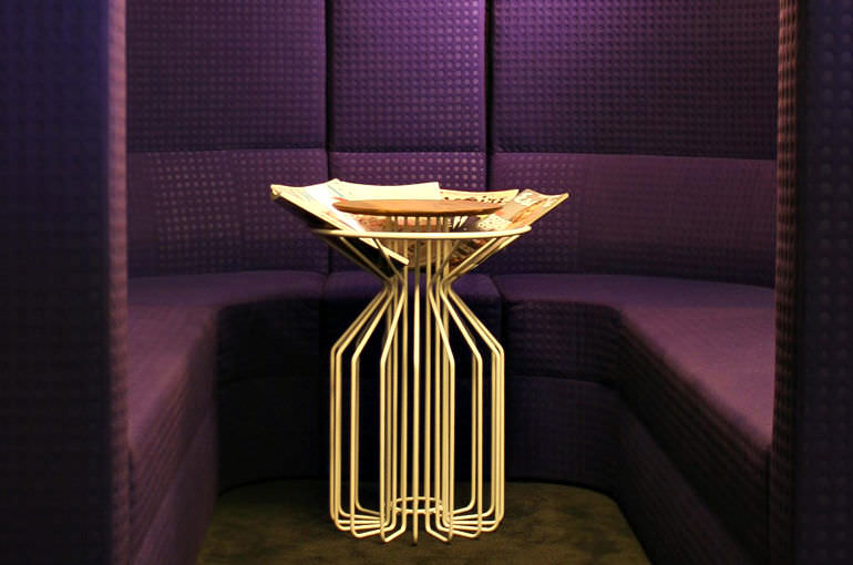 Site Parodique Américain Les A Inspirés Table d'appoint design original - AMARANT - SPELL - en noyer américain