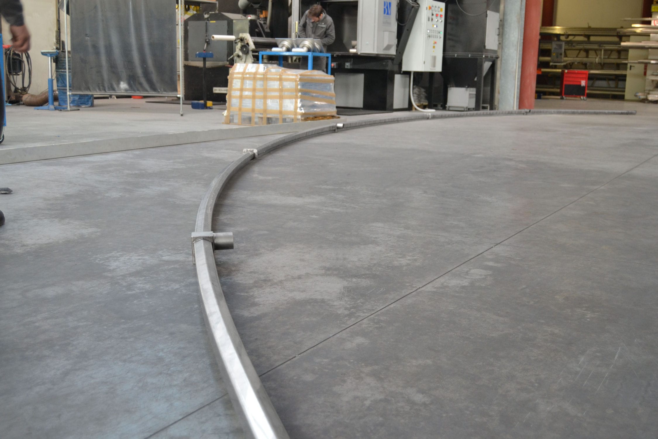 Caniveau de drainage en acier inox Inoxsystem S.r.l. à fente / pour bâtiment / sur mesure Caniveau de drainage en acier inox Inoxsystem S.r.l. à fente / pour bâtiment / sur mesure