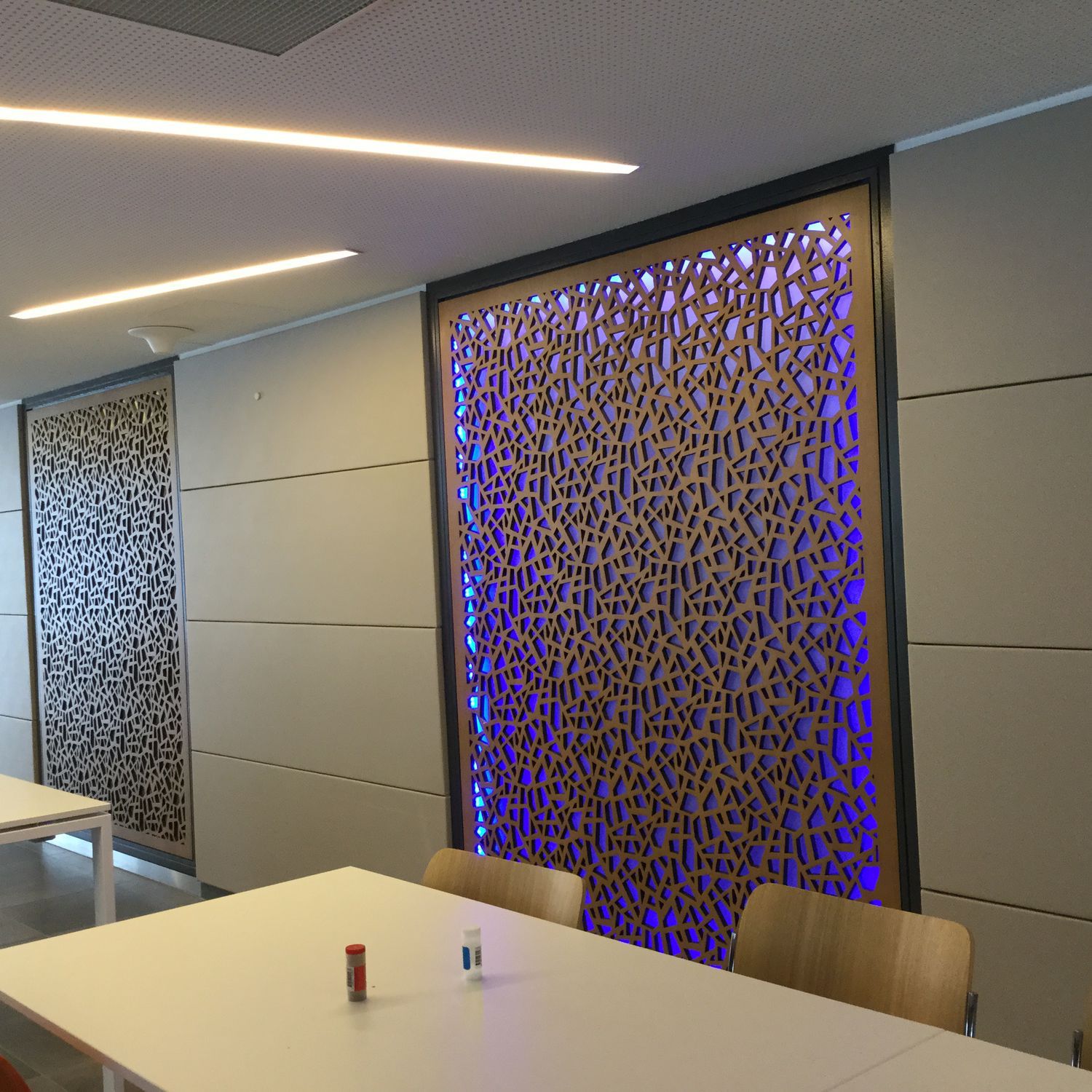 Panneau acoustique perforé BNP PARIBAS PARIS Bruag AG mural / pour agencement intérieur