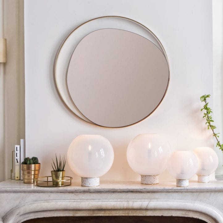 Un Miroir Rond A Un Diametre De 95 Cm