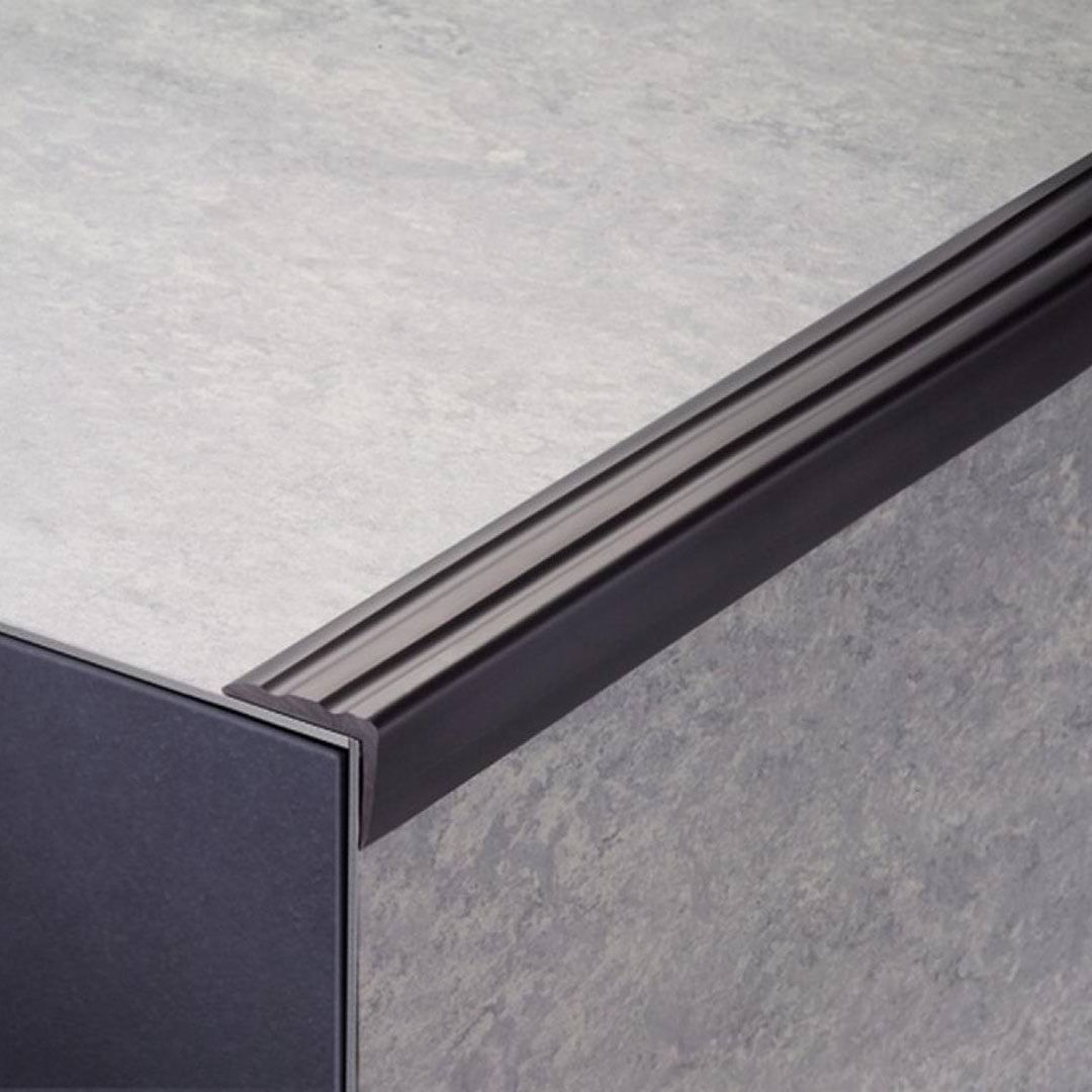 M-D PRO - Nez de marche en vinyle à double butée Noir #040 1 1/2